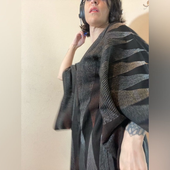 Shimmering wavelengths metallic light frequencies Haori Kimono over coat jacket - Picture 14 of 16